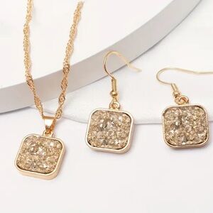 Dazzling Gold Druzy Gold Toned Necklace & Earrings Set